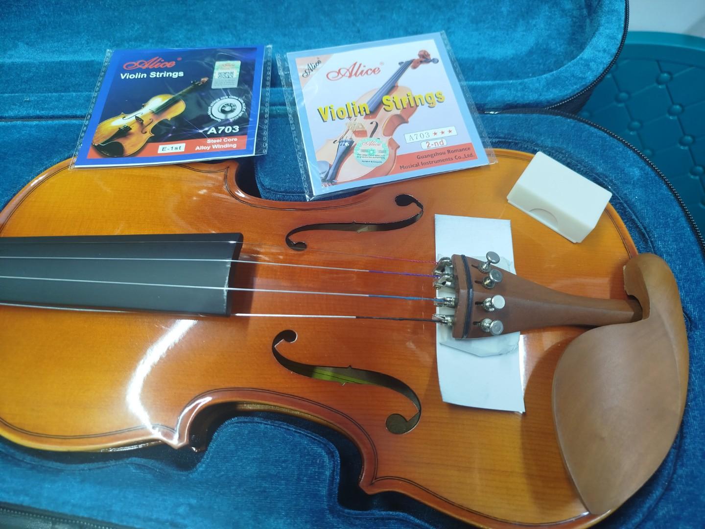 Marple Leaf 4/4 Violin plus extra violin strings