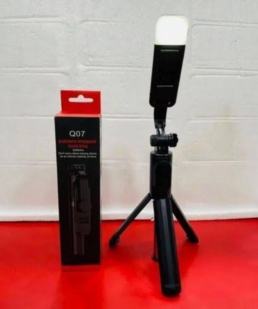 Q07 Selfie stick with led lights