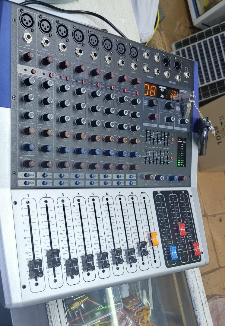 KV-80 Channel Pro- Powered Mixer