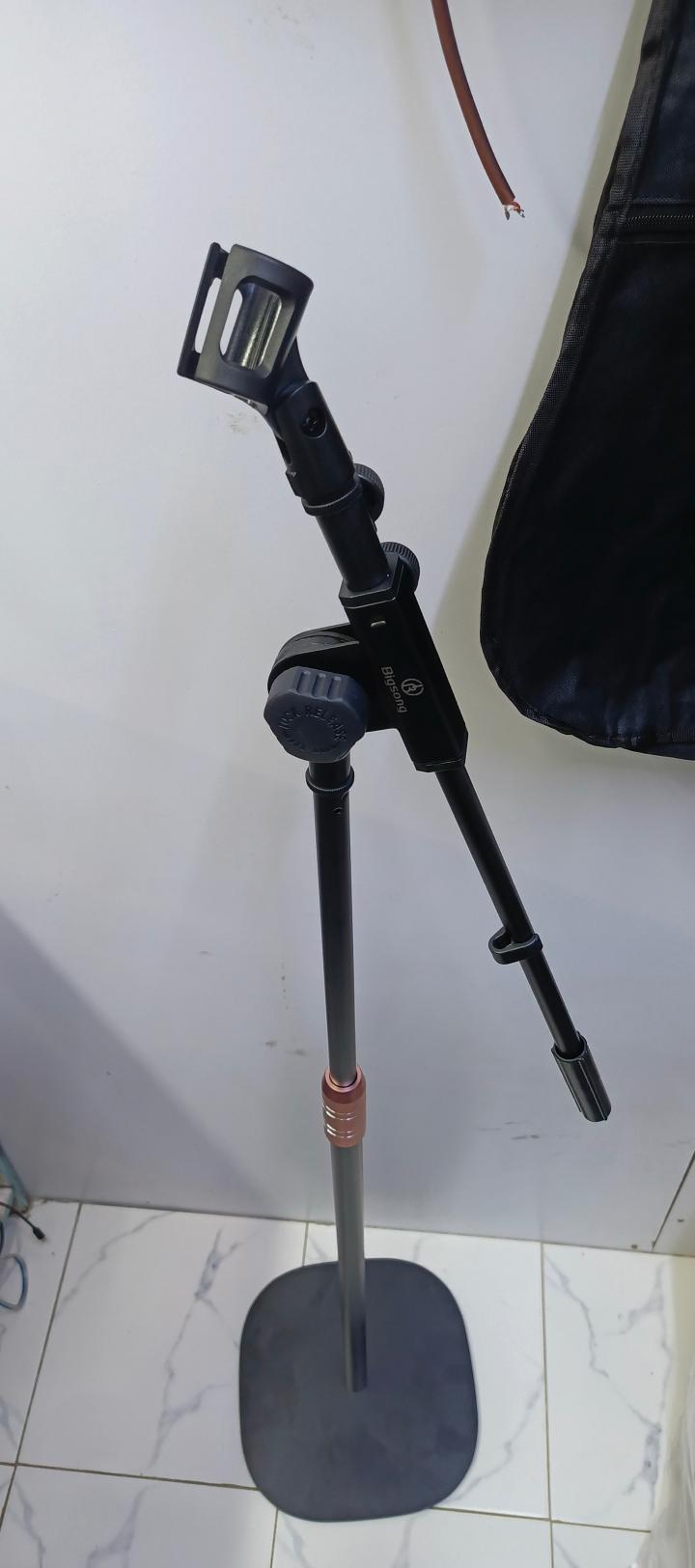 Round Base Metallic Professional Microphone Stand