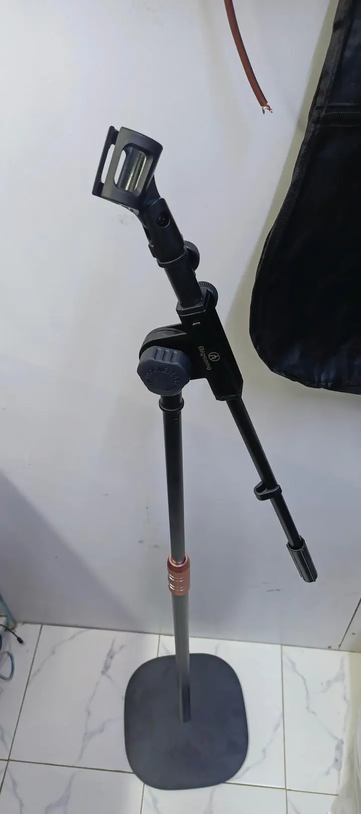 Round Base Metallic Professional Microphone Stand