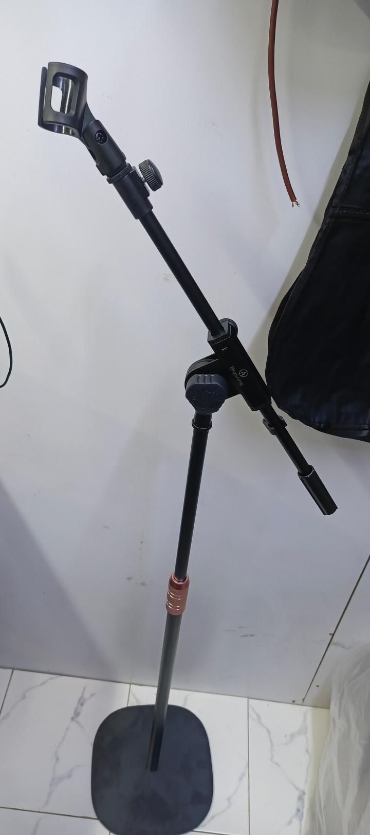 Round Base Metallic Professional Microphone Stand