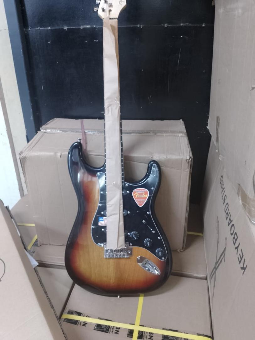 Fender Stracoster Solo Guitar + guitar bag + Cable and Strap