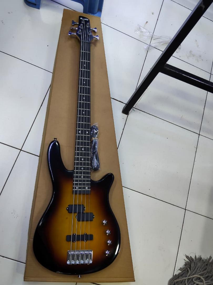 Professional Ibanez 5 Strings Bass Guitar + bag and strap