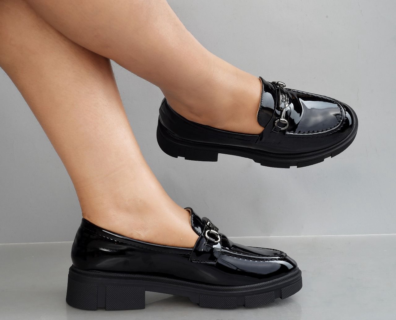 LADIES /WOMEN TEENS BEAUTIFUL WET LOOK BROGUES /LOAFERS BEST FOR WEEKEND OR JOB WEAR SHOES FOR ALL SEASONS EASY TO CLEAN AND COMFORTABLE.