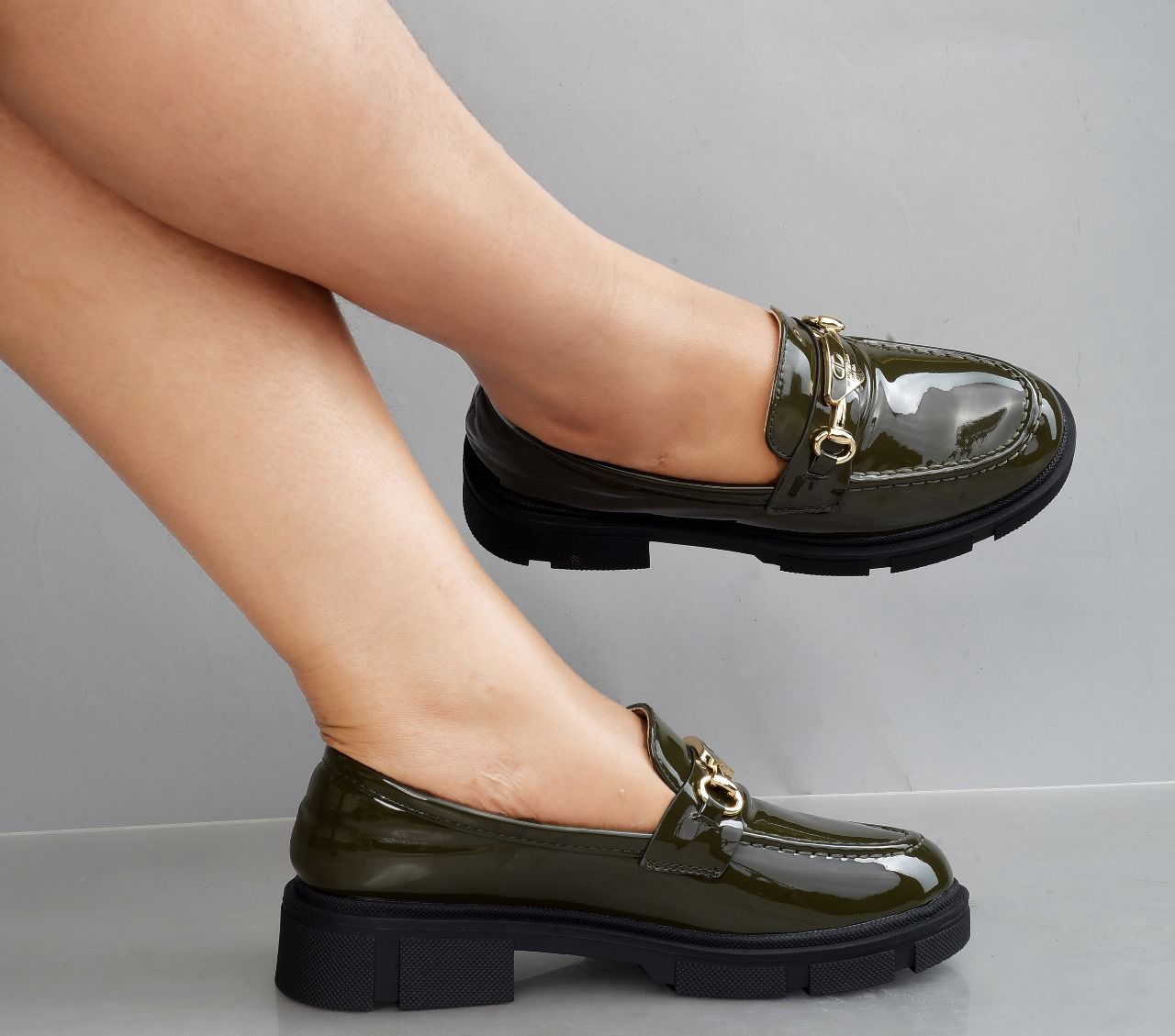 LADIES /WOMEN TEENS BEAUTIFUL WET LOOK BROGUES /LOAFERS BEST FOR WEEKEND OR JOB WEAR SHOES FOR ALL SEASONS EASY TO CLEAN AND COMFORTABLE.