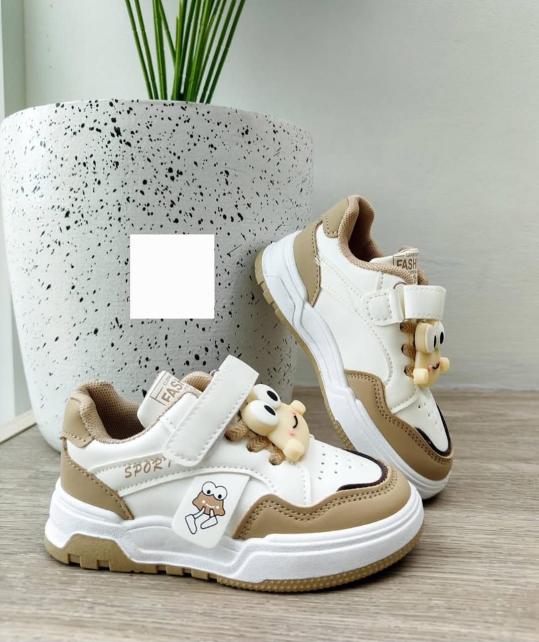 BEST QUALITY KIDS SNEAKER SHOES THEY ARE UNISEX FOR BOTH BOYS AND GIRLS SHOES. (SPORT SHOES)