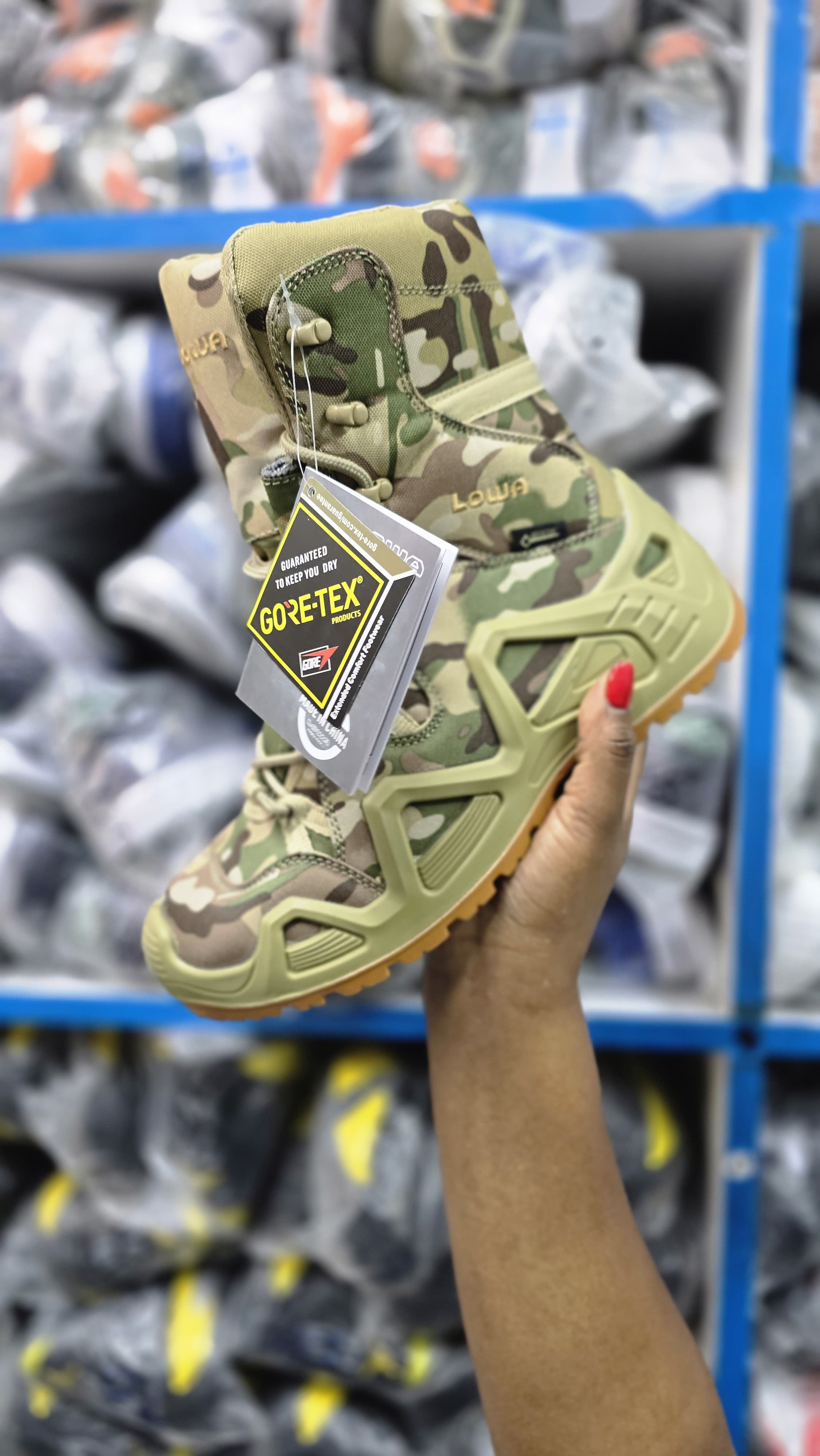 BEST QUALITY LOWA TACTICAL SNEAKER BOOTS OUTDOOR/MILITARY/CAMPING/DESERT BOOT SHOES FOR BOTH MEN AND WOMEN.