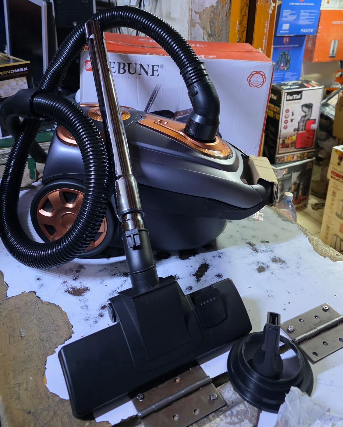 Rebune Vacuum Cleaner with a highly efficient 2000-watt suction power RE-9-036