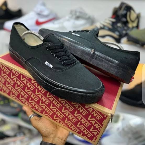 Vans Off the Wall Unisex Old Skool Men & Women Fashion Shoes