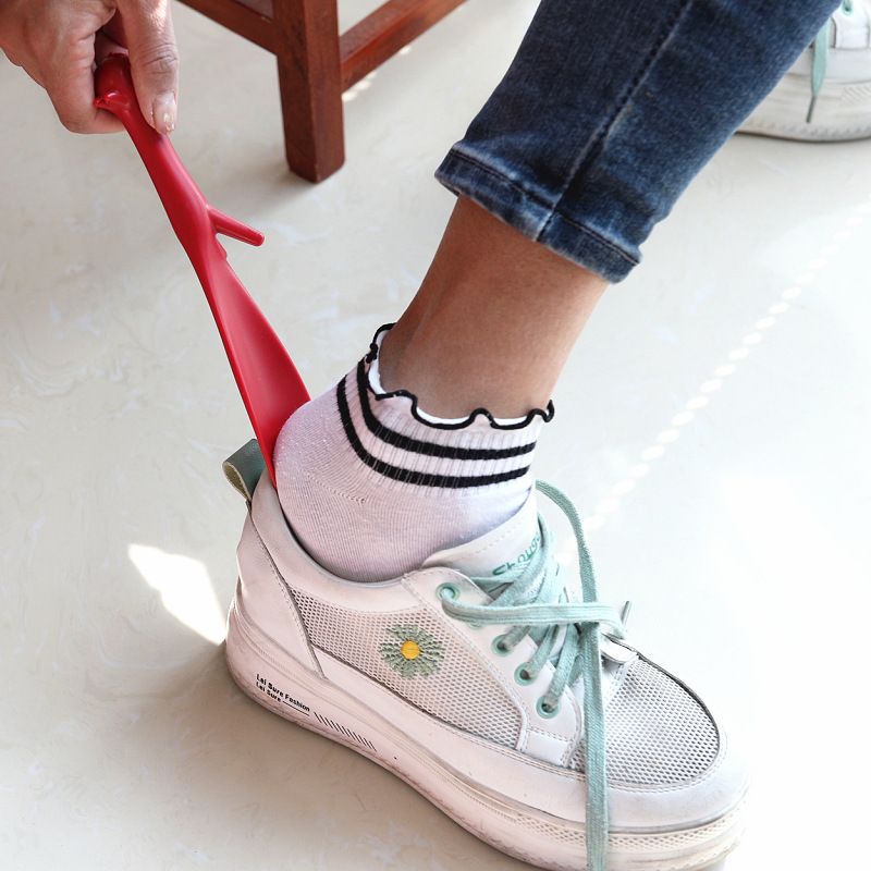 1 pcs of plastic shoe hornsr,  can used for decorative item. This household shoe puller has  nice design, very convenient to use, allowing for easy removal and insertion of shoes