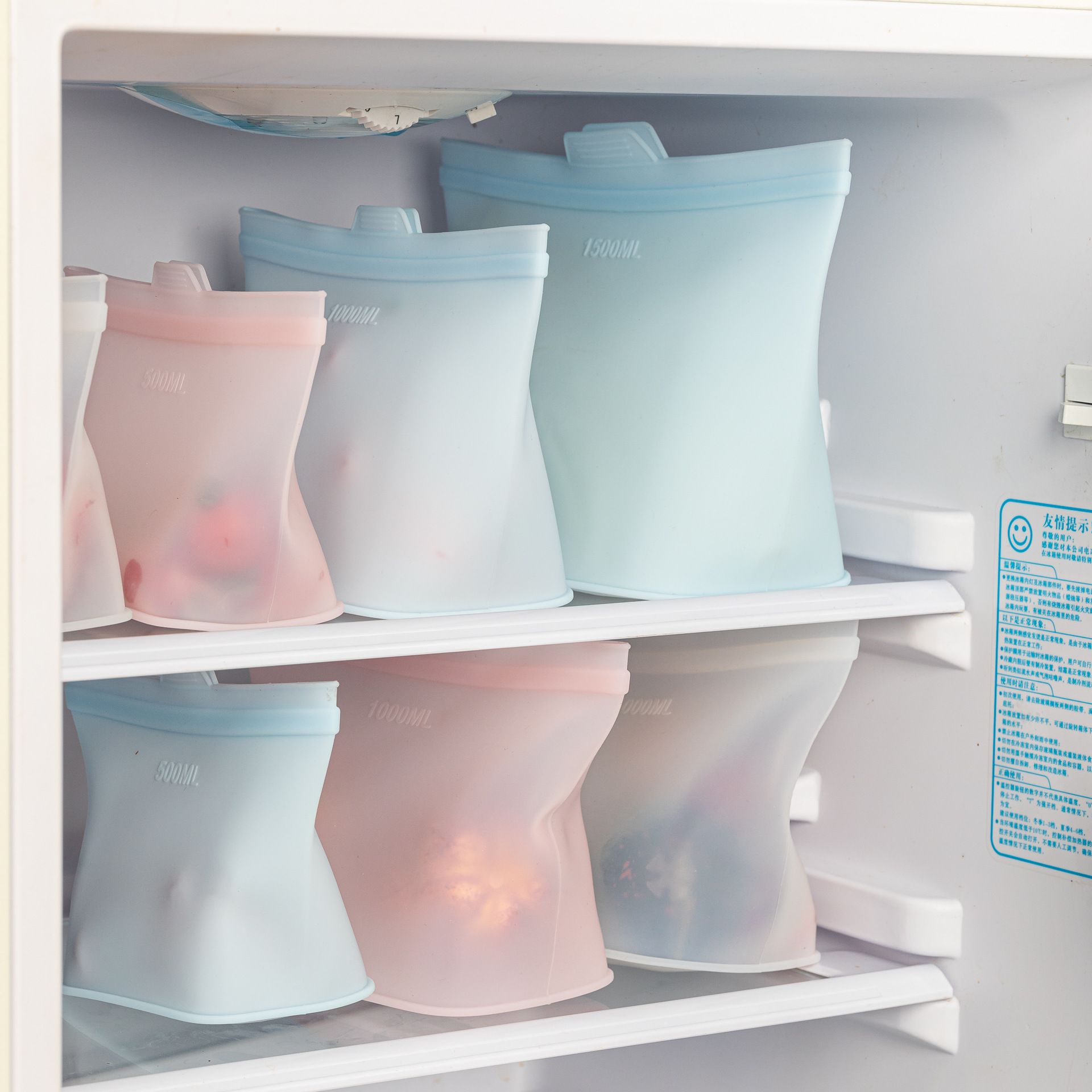 Silicone food storage bags - Multi-functional kitchen sealed bags for preserving fruits and vegetables made of silicone.