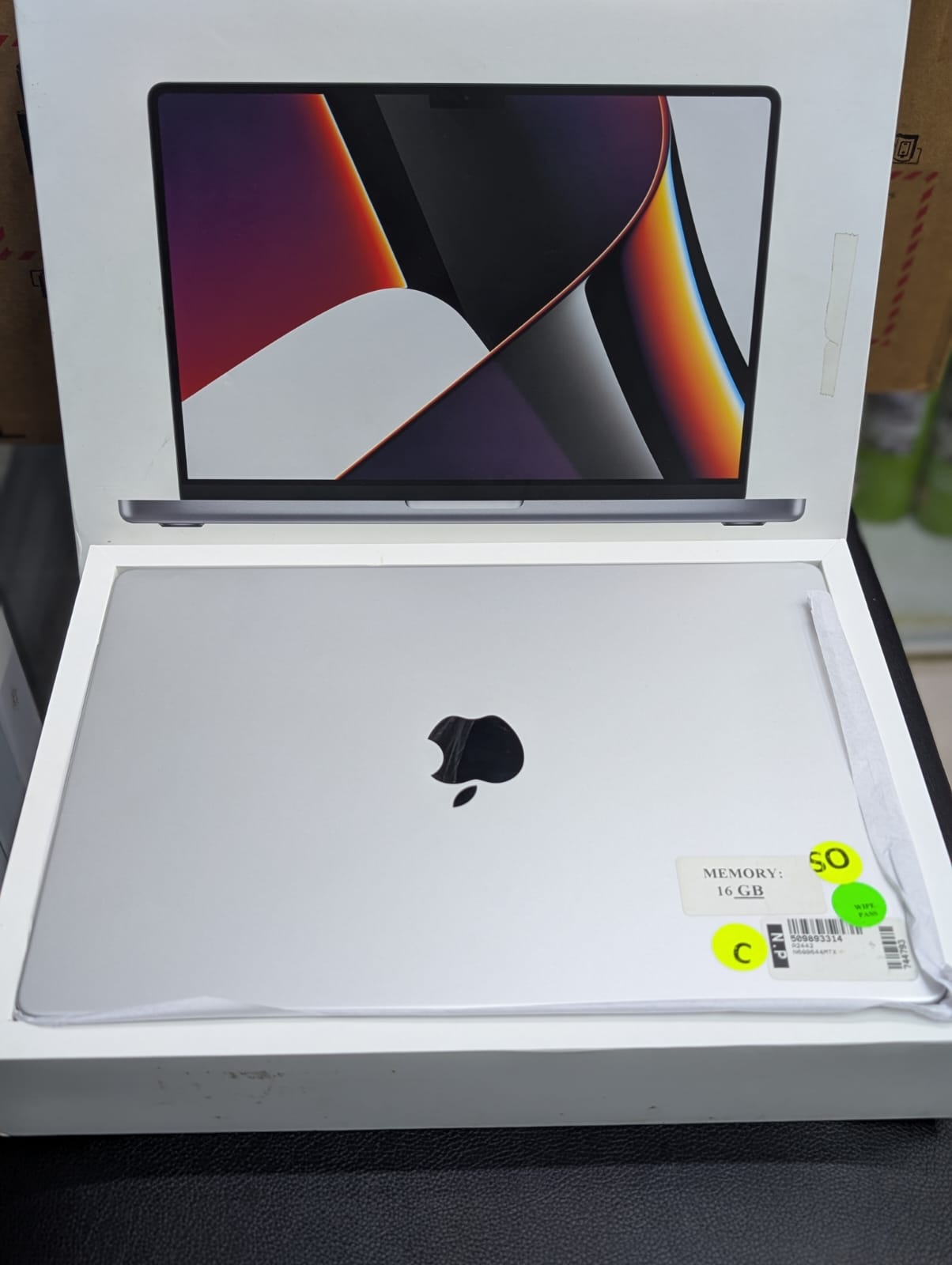 APPLE M1 PRO 2021 14 INCH 16GB RAM 512GB SSD STORAGE 8 CORE (6 PERFORMANCE & 2 EFFICIENCY) 14 INCH'S LIQUID RETINA XDR DISPLAY 3024 BY 1964 / FACETIME ID CAMERA TYPE C THUNDER BOLT/ HDMI / FINGURE