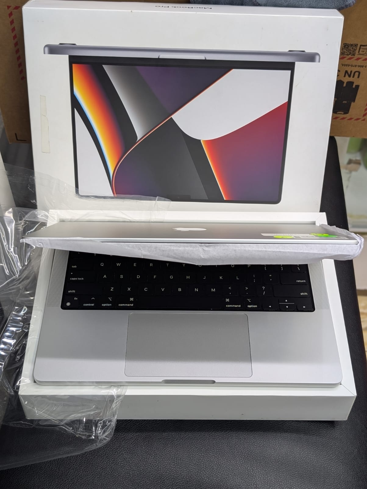 APPLE M1 PRO 2021 14 INCH 16GB RAM 512GB SSD STORAGE 8 CORE (6 PERFORMANCE & 2 EFFICIENCY) 14 INCH'S LIQUID RETINA XDR DISPLAY 3024 BY 1964 / FACETIME ID CAMERA TYPE C THUNDER BOLT/ HDMI / FINGURE