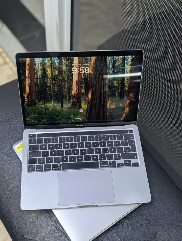 Apple MacBook Pro 13-inch (A2338, 2020) – M1 Chip 8-Core CPU, 8-Core GPU, 16GB Unified Memory, 1TB SSD Storage, Retina Display, Touch Bar, Touch ID, Backlit Keyboard, macOS, Space Gray – Excellent Per