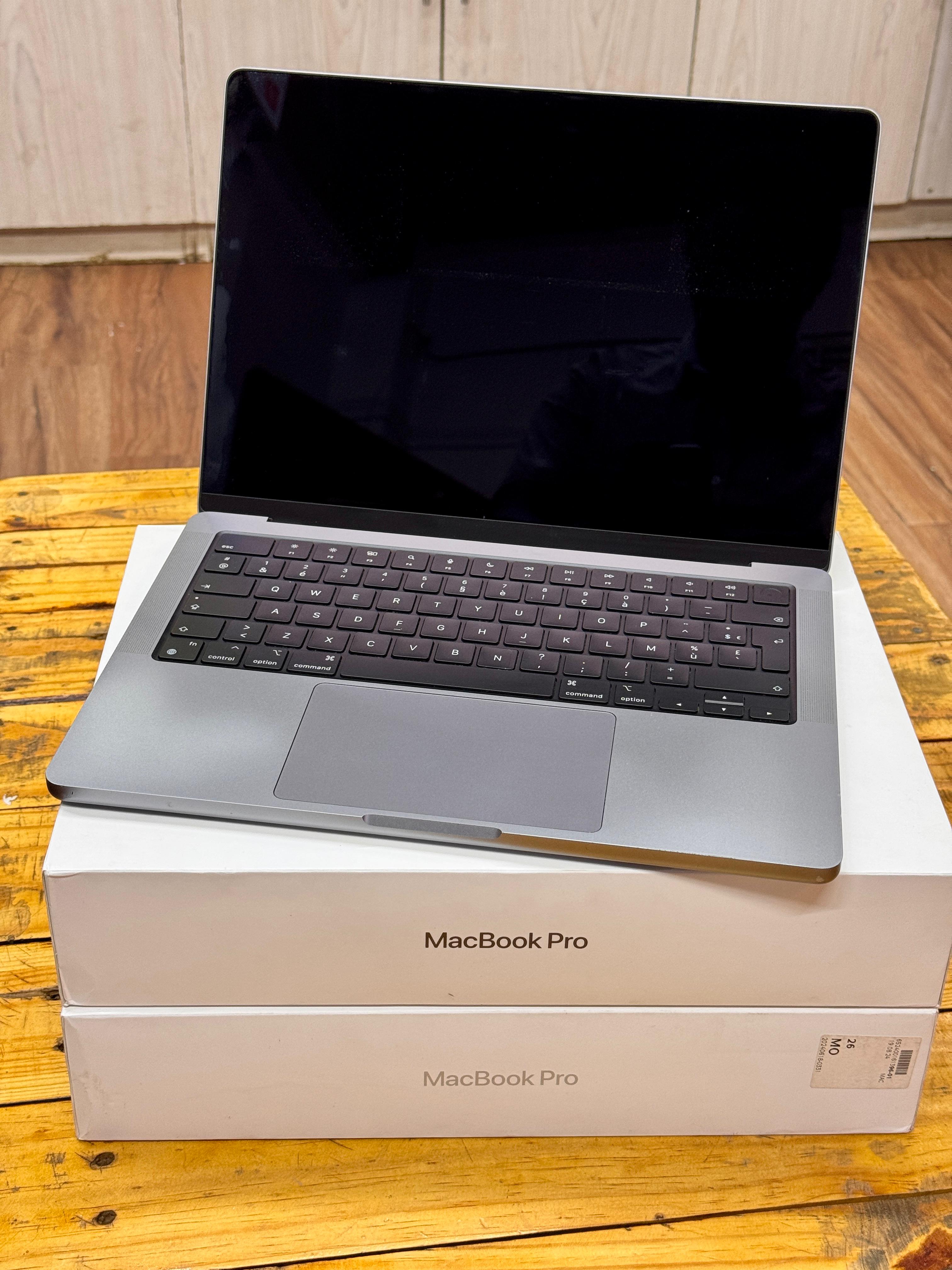 Apple MacBook Pro 13-inch (A2338, 2020) – M1 Chip 8-Core CPU, 8-Core GPU, 16GB Unified Memory, 1TB SSD Storage, Retina Display, Touch Bar, Touch ID, Backlit Keyboard, macOS, Space Gray – Excellent Per