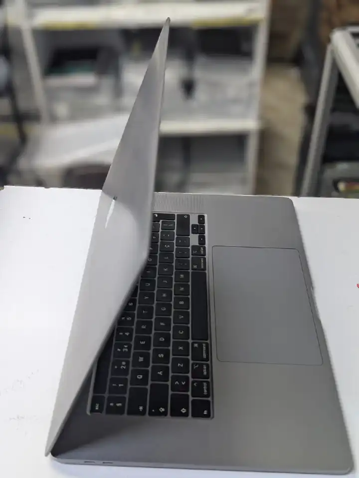 Apple MacBook Pro 16-inch (A2141, 2019) – Intel Core i9 2.4GHz, 64GB RAM, 1TB SSD, 4GB AMD Radeon Pro 5500M Graphics, Retina Display, Touch Bar, Touch ID, Space Gray – High-Performance Laptop