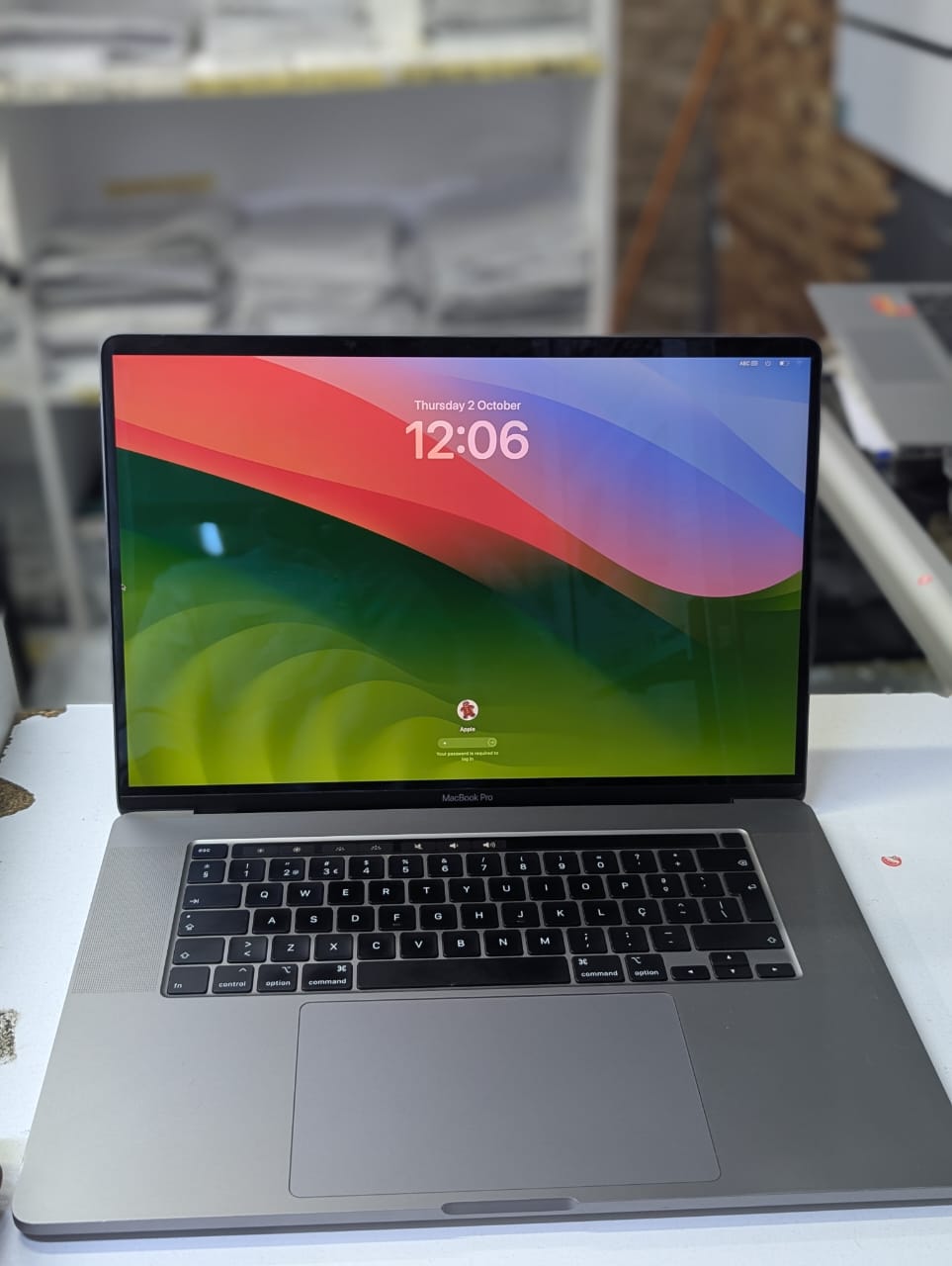 Apple MacBook Pro 16-inch (A2141, 2019) – Intel Core i9 2.4GHz, 64GB RAM, 1TB SSD, 4GB AMD Radeon Pro 5500M Graphics, Retina Display, Touch Bar, Touch ID, Space Gray – High-Performance Laptop