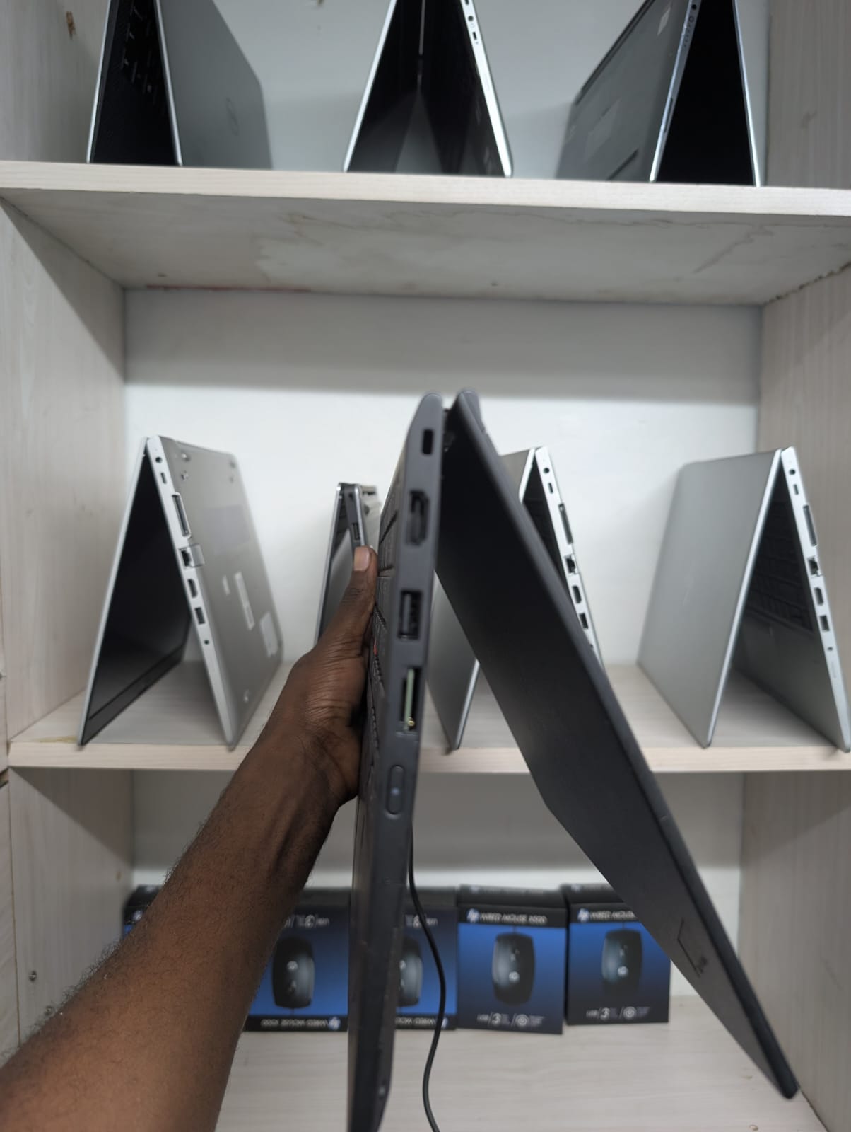 Lenovo ThinkPad X390 Yoga – Intel Core i5 8th Gen, 8GB RAM, 256GB SSD, 13.3" Full HD Touchscreen, x360 Convertible, Windows 11 Pro with MS Office 2021, Premium Business Laptop