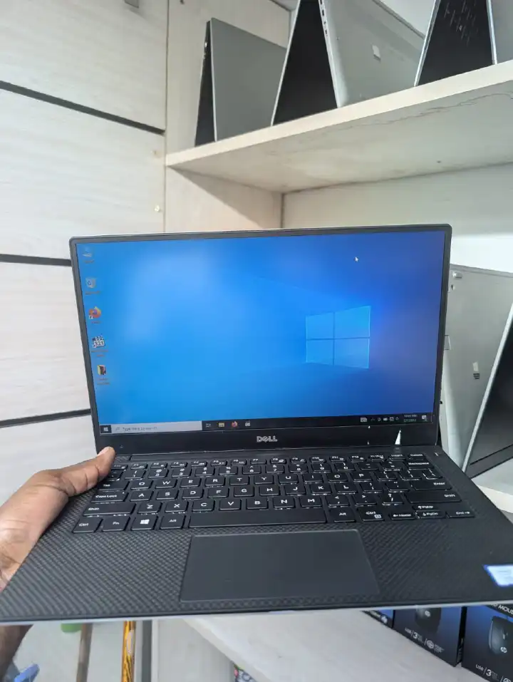 Dell XPS 13 9360 – Intel Core i5 7th Gen, 4GB RAM, 256GB SSD, 13.3" Full HD InfinityEdge Display, Ultra-Slim Premium Laptop for Office, School & Everyday Use