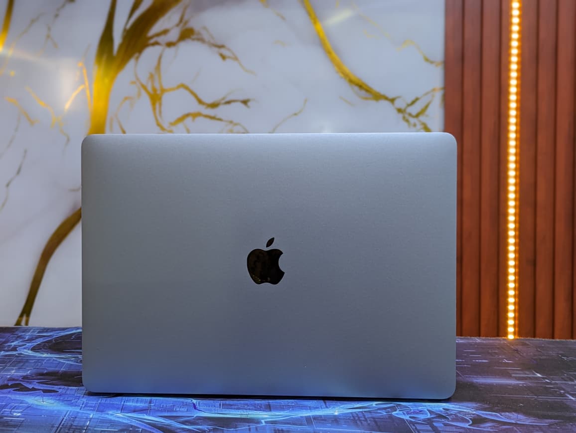 Apple MacBook Pro 2020 – Intel Core i7, 32GB RAM, 512GB SSD, 13-Inch Retina Display, Touch Bar, macOS, Premium Silver Laptop for Business, Editing & Creative Work