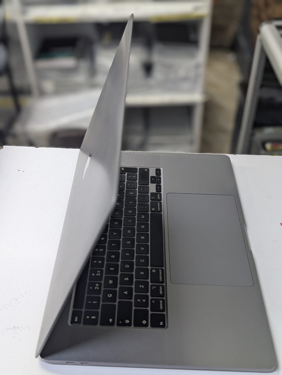 Apple MacBook Pro 16-inch (2019) – Intel Core i9 8-Core, 64GB RAM, 512GB SSD, 8GB AMD Radeon Pro Graphics, Retina Display, Touch Bar, Touch ID, macOS, Space Gray High-Performance Laptop