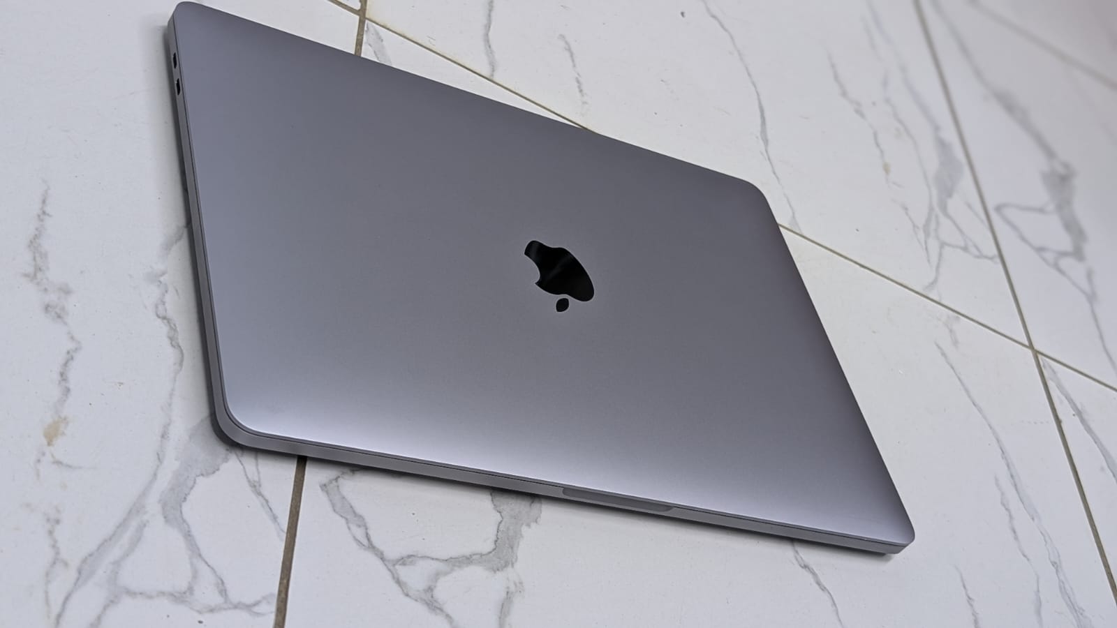 Apple MacBook Pro M1 2020 (A2338) – 13.3-Inch Retina Display, 8GB RAM, 512GB SSD, Apple M1 Chip 8-Core, Touch Bar, Thunderbolt USB-C, Backlit Keyboard