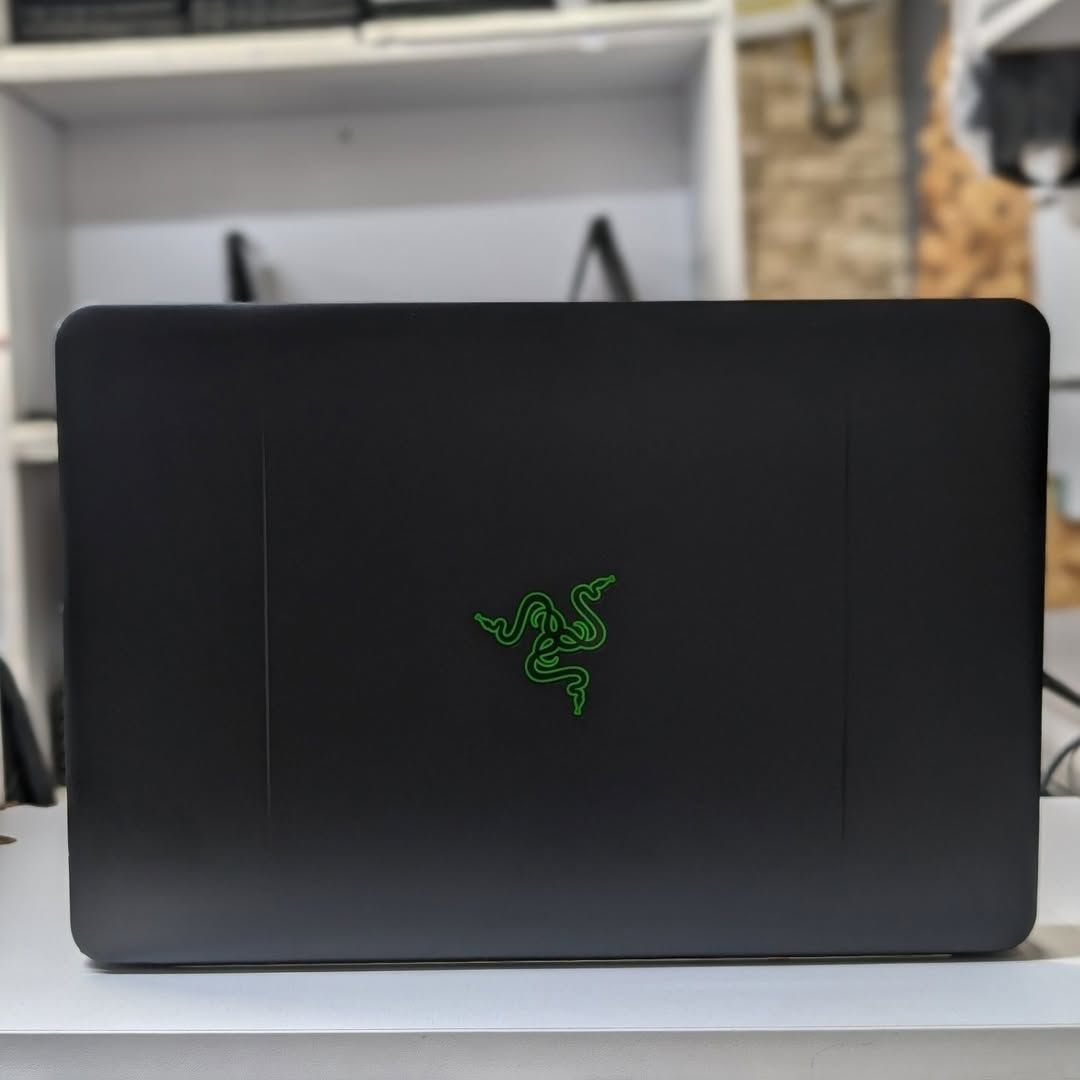 REFURB HP RAZOR BLADE 14  CORE I7 7TH GEN  16 GB RAM 1TB SSD  2.8 GHZ BASE CLOCK 8CPUs  4.2 GHZ TURBO BOOST 8 CPUs 14 INCHS IPS DISPLAY 6 GB NVIDIA GEFORCE MULTI COLOR BACKLIGHT KEYBOARD GAMING LAPTOP