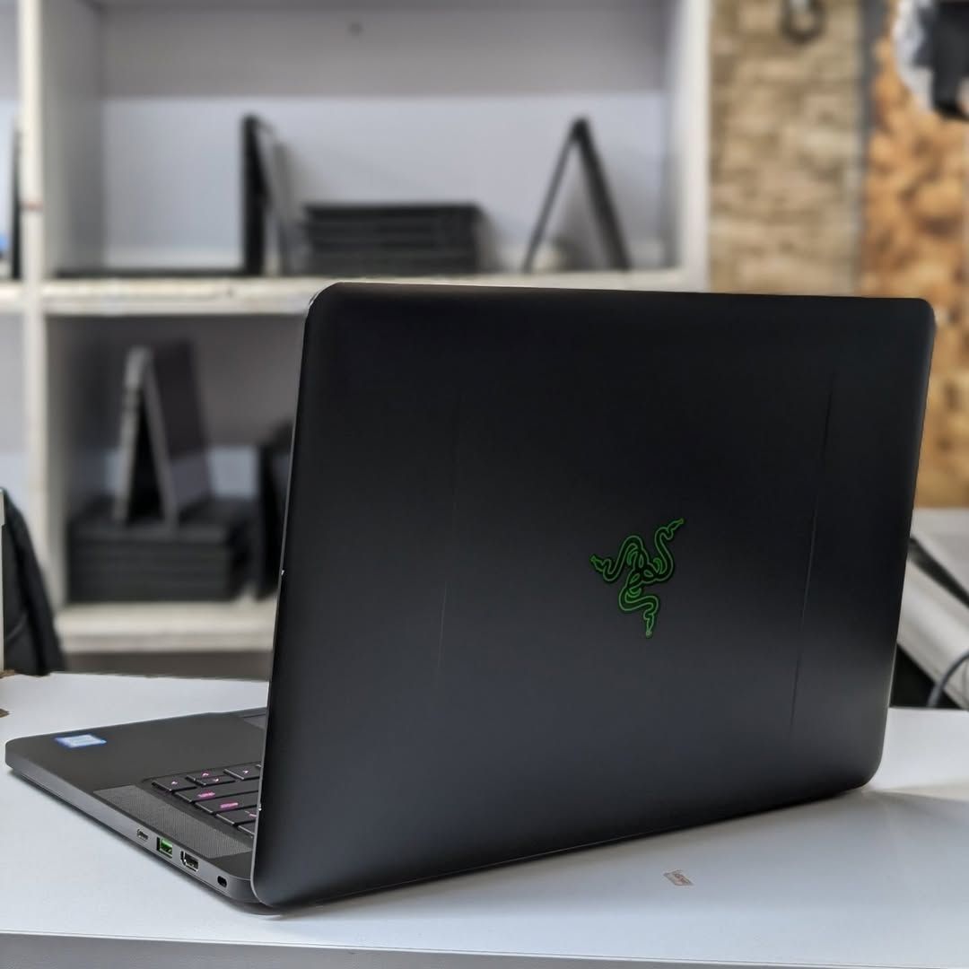 REFURB HP RAZOR BLADE 14  CORE I7 7TH GEN  16 GB RAM 1TB SSD  2.8 GHZ BASE CLOCK 8CPUs  4.2 GHZ TURBO BOOST 8 CPUs 14 INCHS IPS DISPLAY 6 GB NVIDIA GEFORCE MULTI COLOR BACKLIGHT KEYBOARD GAMING LAPTOP