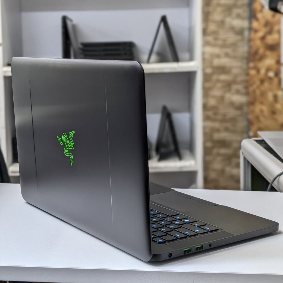 REFURB HP RAZOR BLADE 14  CORE I7 7TH GEN  16 GB RAM 1TB SSD  2.8 GHZ BASE CLOCK 8CPUs  4.2 GHZ TURBO BOOST 8 CPUs 14 INCHS IPS DISPLAY 6 GB NVIDIA GEFORCE MULTI COLOR BACKLIGHT KEYBOARD GAMING LAPTOP