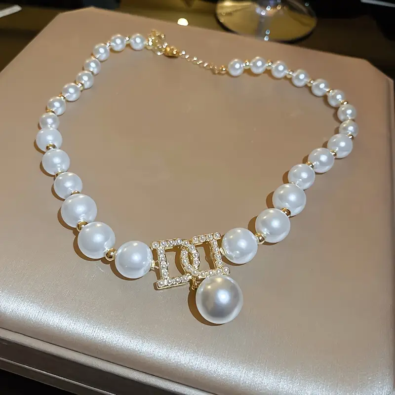 Elegant Women'S Large Pearl Letter D Necklace - Chic Collar Chain with Sparkling Accents, Perfect for Casual Attire or Special Occasions, Pearl Jewelry