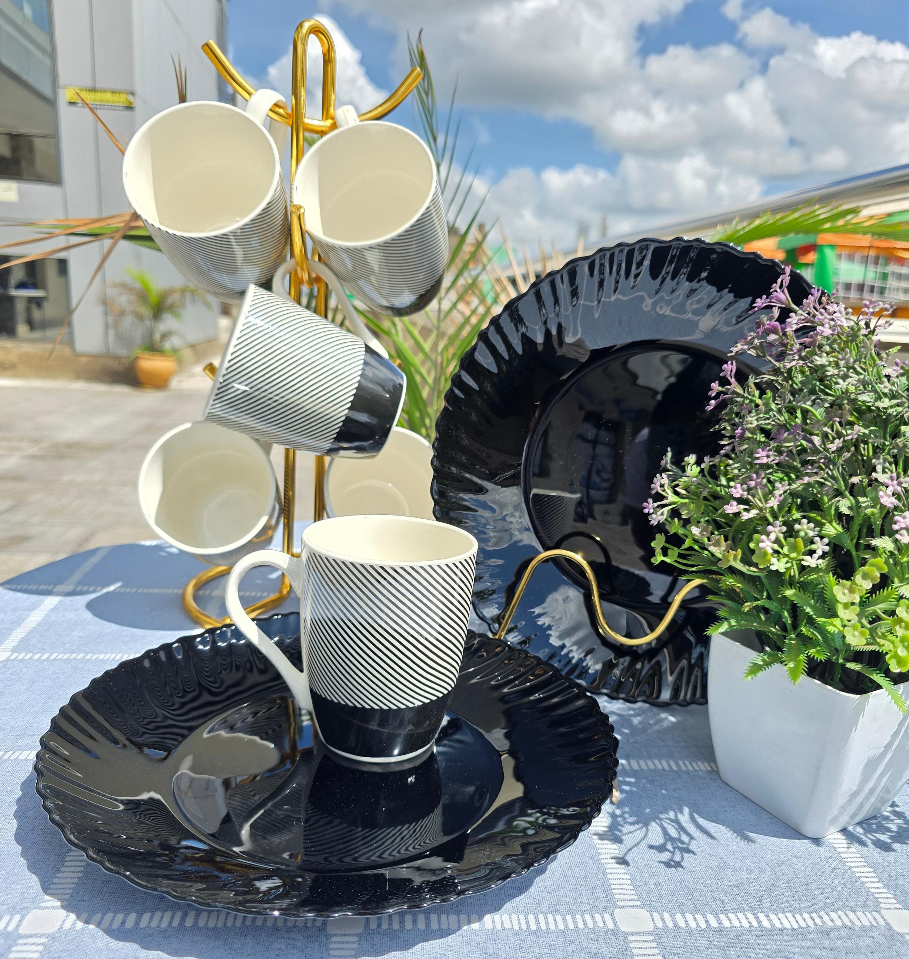 New dinnerset 🤩🤩🔥*



*18pcs trendy gold dinner sets* 



~6 plates

~6 cups

~6 bowls 





Or

*12pcs Ceramic dinner set