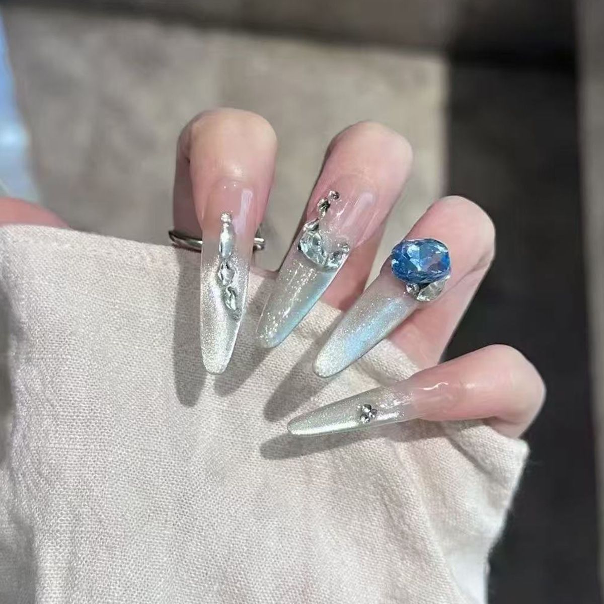 Handmade Long Sparkling Moonlight Cat Eye Blue Diamond Fashionable And Sweet Temperament Wearable And Detachable Nail Slices