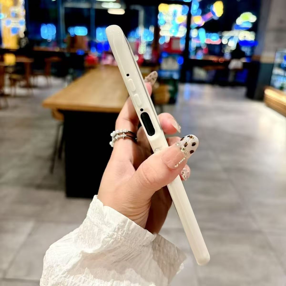 Suitable for Motorola Razr 50 Silicone Soft Case - Solid Colour Foldable Screen Phone Cover with Wrist Strap