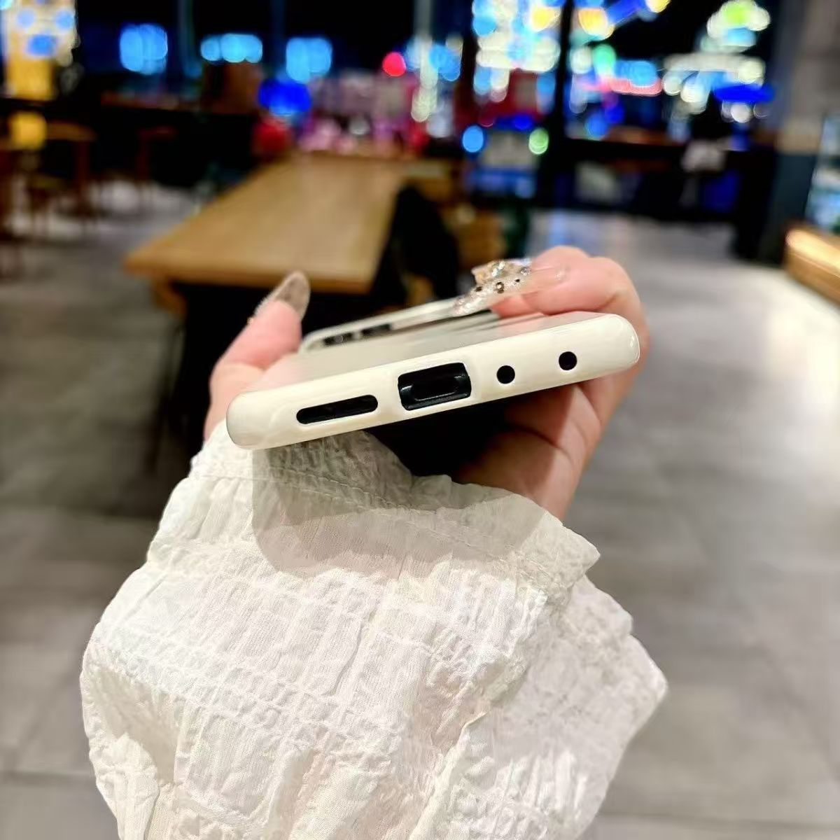 Suitable for Motorola Razr 50 Silicone Soft Case - Solid Colour Foldable Screen Phone Cover with Wrist Strap