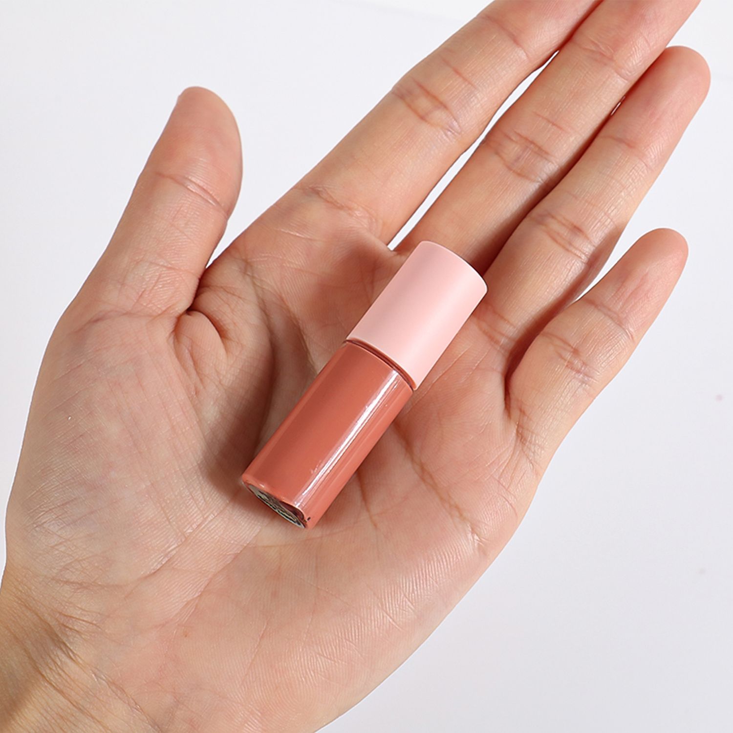 SZVILIMZ Lip Gloss Set More color number  Small vial Easy to carry Convenient for storage Transparent tube body Good color rendering Excellent durability  Fine in texture   A set of 24 bottles, 2.5ML