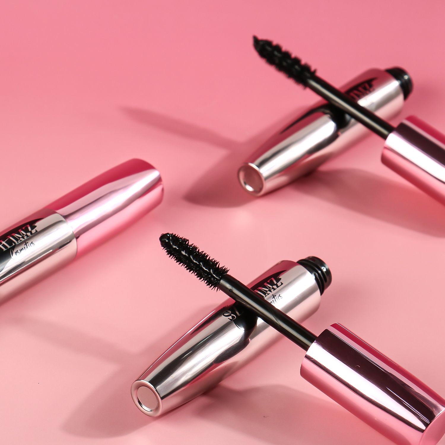 SZVILIMZ Mascara has fast shaping speed, three-dimensional, no smudging, naturally curled, long and thick, clear roots, waterproof and sweat-proof, long-lasting and does not remove makeup,