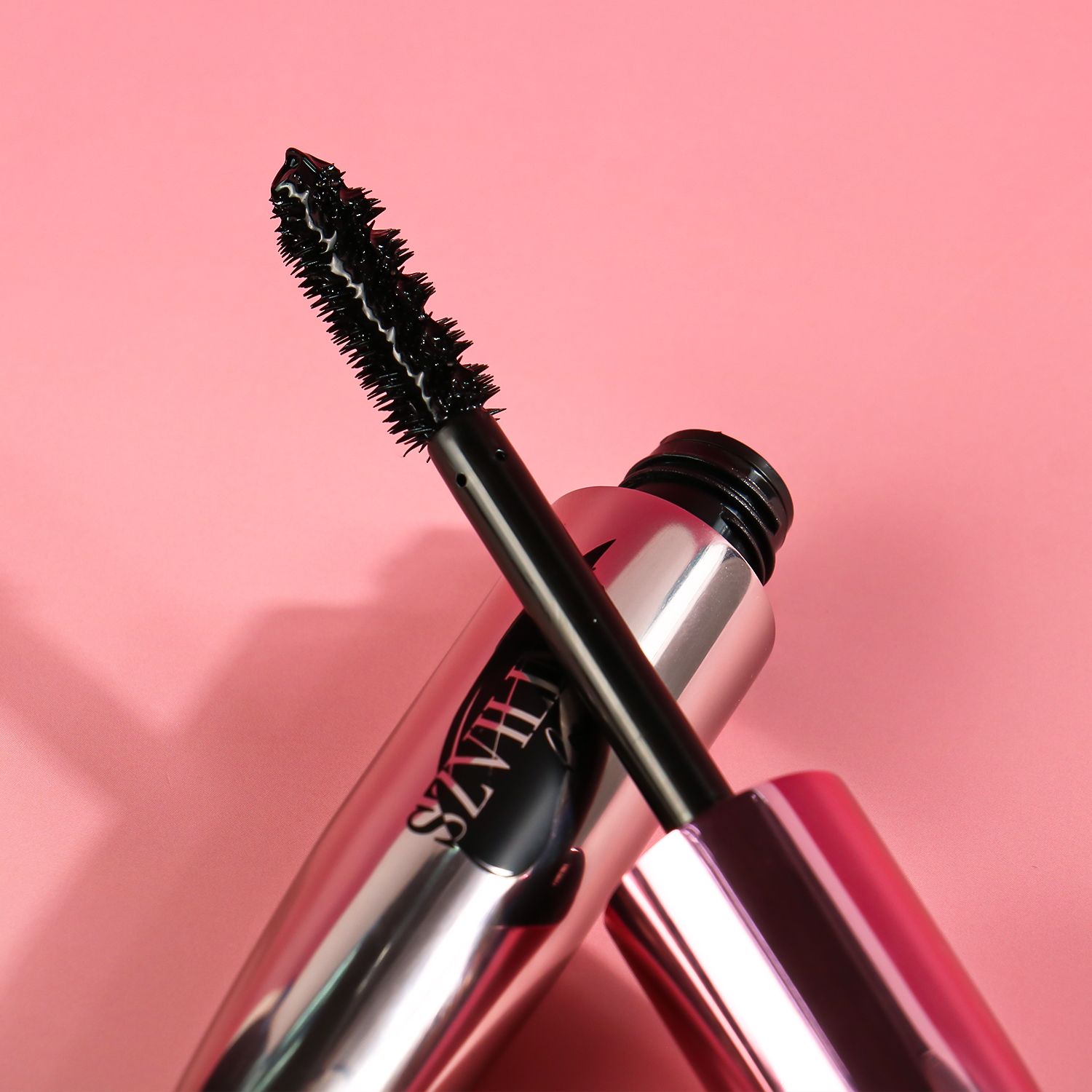 SZVILIMZ Mascara has fast shaping speed, three-dimensional, no smudging, naturally curled, long and thick, clear roots, waterproof and sweat-proof, long-lasting and does not remove makeup,