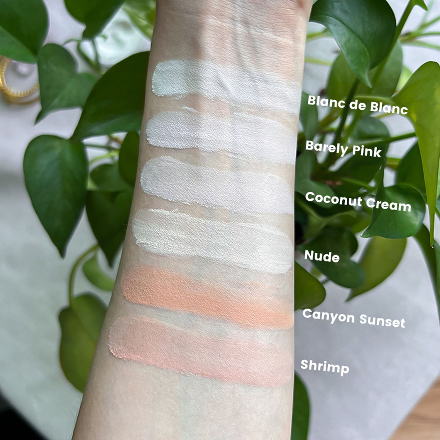 SZVILIMZ Concealer loose powder Fine powder, even skin tone, matte makeup effect, easy to carry, waterproof and sweat-proof, long-lasting makeup, comes with a powder puff, suitable for high temperatur