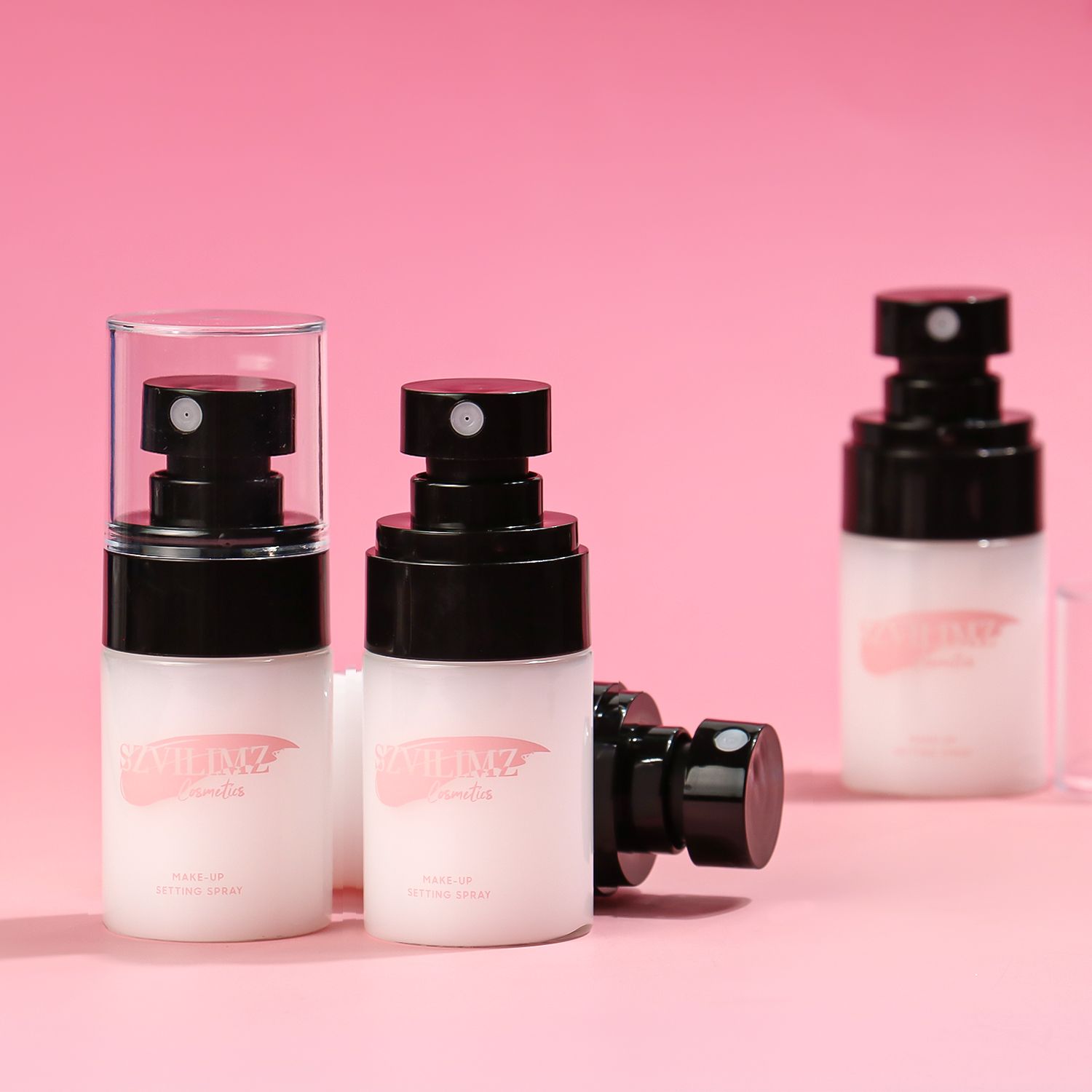 SZVILIMZ Long-lasting makeup Fast film-forming Adaptable to high temperature Oil control Waterproof and sweat-proof
Moisturizes the skin Evenly atomized