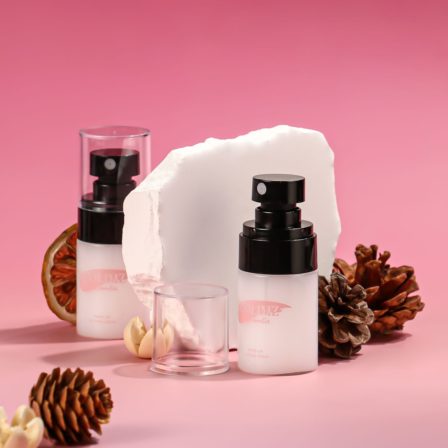 SZVILIMZ Long-lasting makeup Fast film-forming Adaptable to high temperature Oil control Waterproof and sweat-proof
Moisturizes the skin Evenly atomized