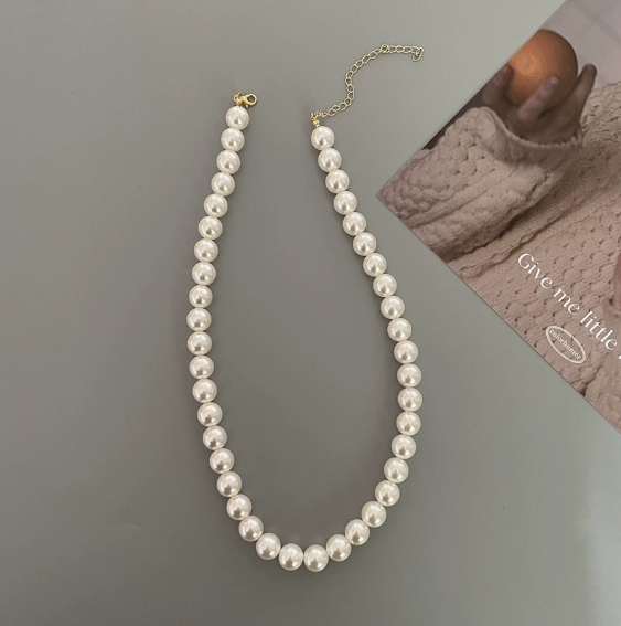 2025 Trend 4/6/8mm White Pearl Chokers Necklace Clavicle Chain For Women Classic Elegant Wedding Neck Jewelry Love Pendant Gift