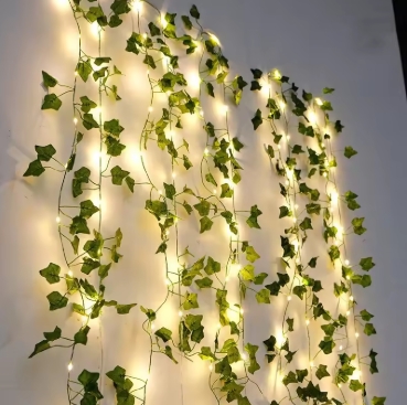 Flower and green leaf string lights, artificial vine fairy lights, battery-powered Christmas tree garland lights, used for weeding and home decoration.