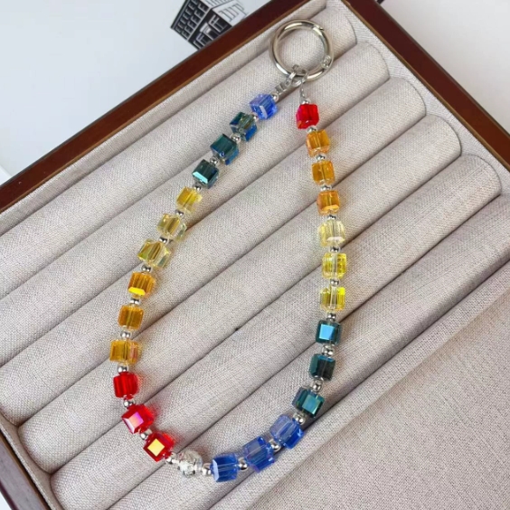 Fashionable, simple and colorful sugar cube crystal mobile phone lanyard, handcrafted beaded chain, mobile phone accessory with a sense of luxury.