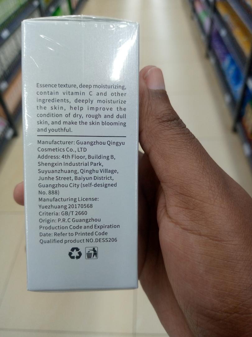 DR.DESS VITAMIN C Brightening Essence hydrates and slows aging