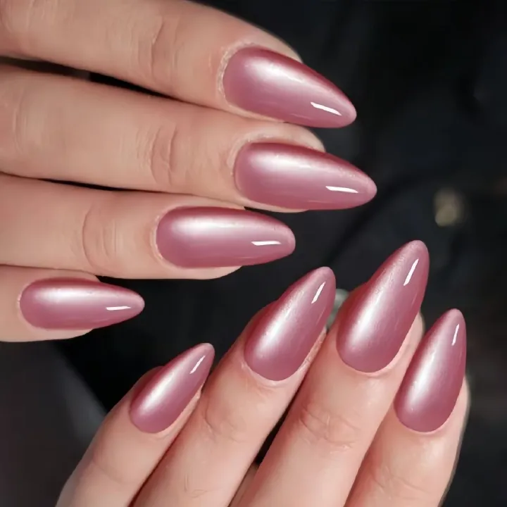 Cat-eye style trendy European and American style round head almond-shaped nail art with pink gradient cat-eye effect. Wearable nail art stickers.
