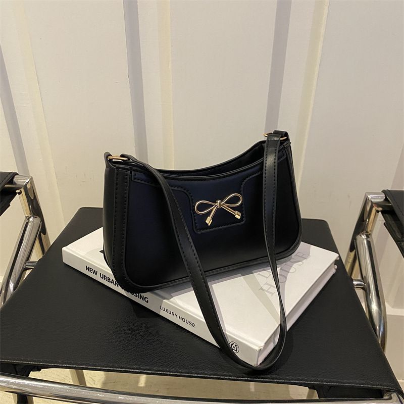 High-grade texture all the armpit small bag women's bag 2024 new fashion hand bill shoulder bag foreign baguette bag