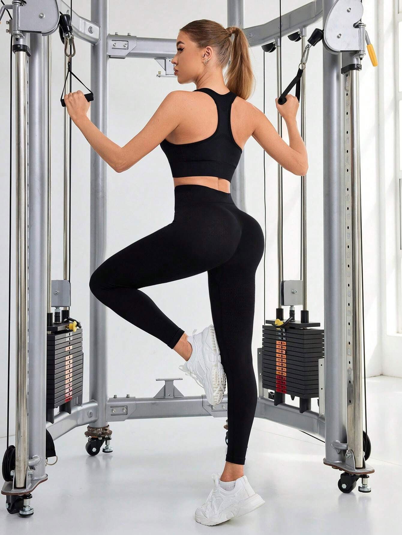 Girls wear peach buttocks cropped yoga pants to tighten their abdomen and tight shark leggings Black
