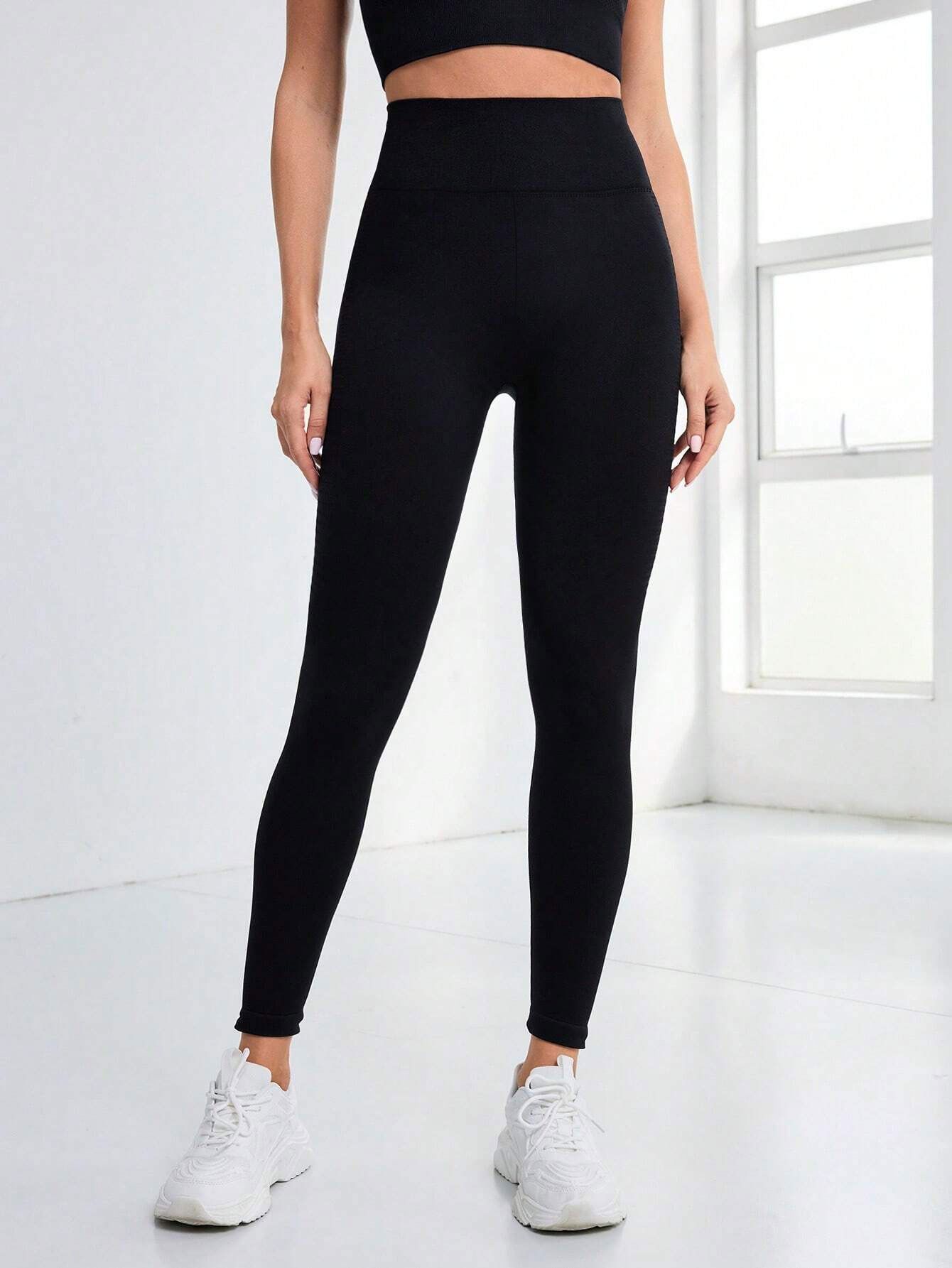 Girls wear peach buttocks cropped yoga pants to tighten their abdomen and tight shark leggings Black