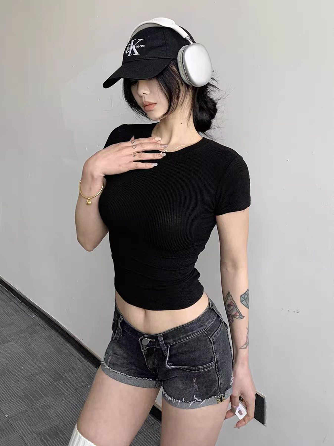 Women's black ice silk top round neck short sleeve high waist slim fit t-shirt Black